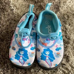 SOLD Girls Rockin Water Shoes SZ 8